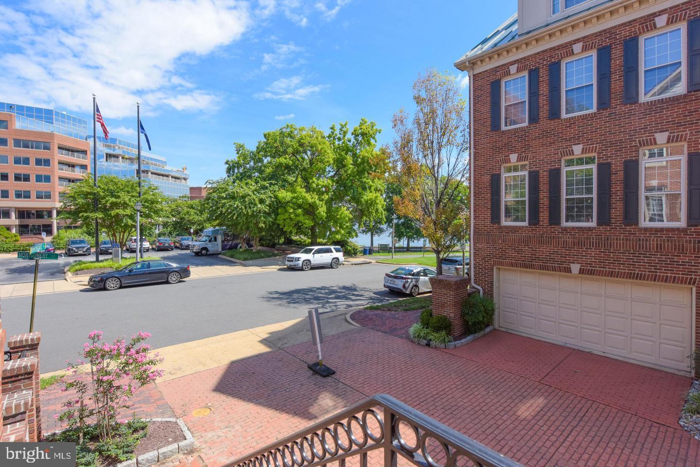 826 RIVERGATE PLACE