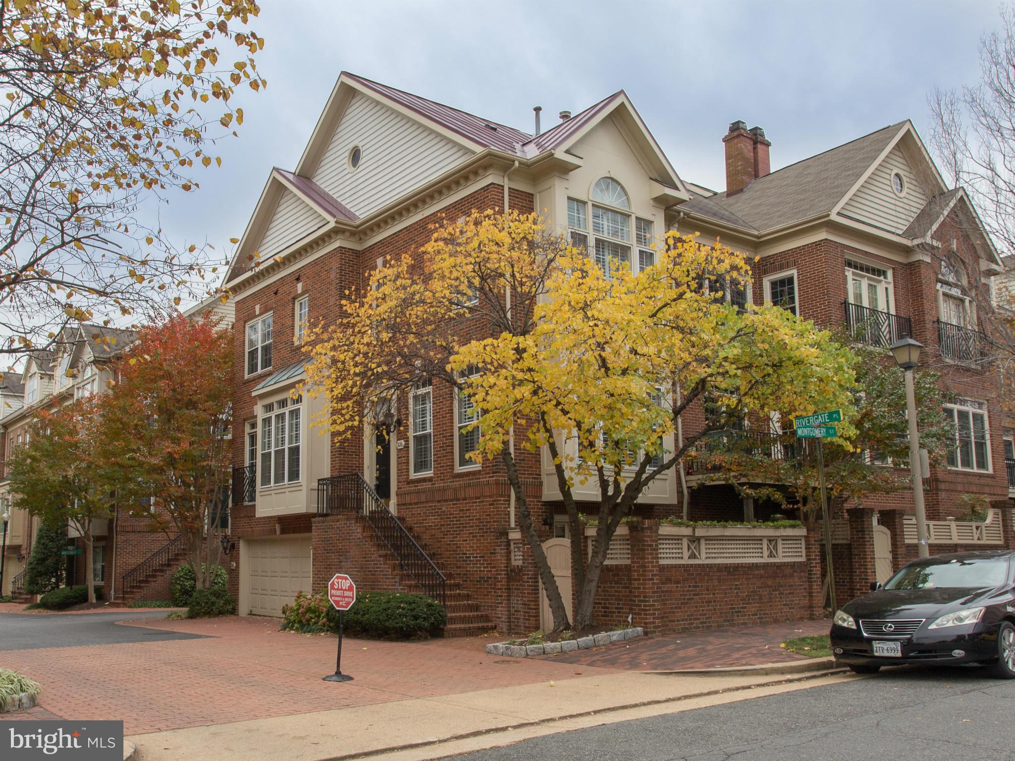 826 RIVERGATE PLACE