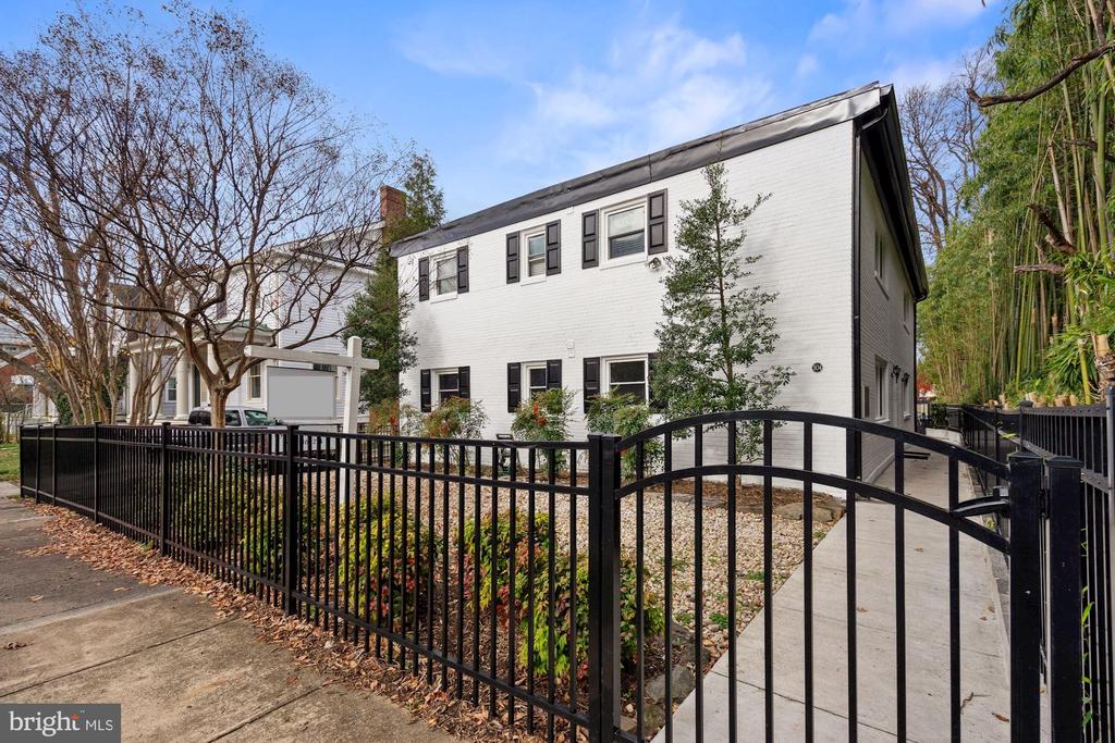 504 E ALEXANDRIA AVENUE 4