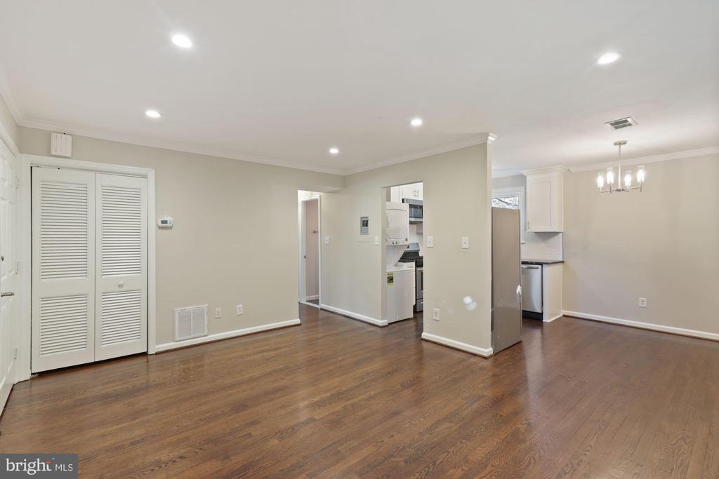 504 E ALEXANDRIA AVENUE 4