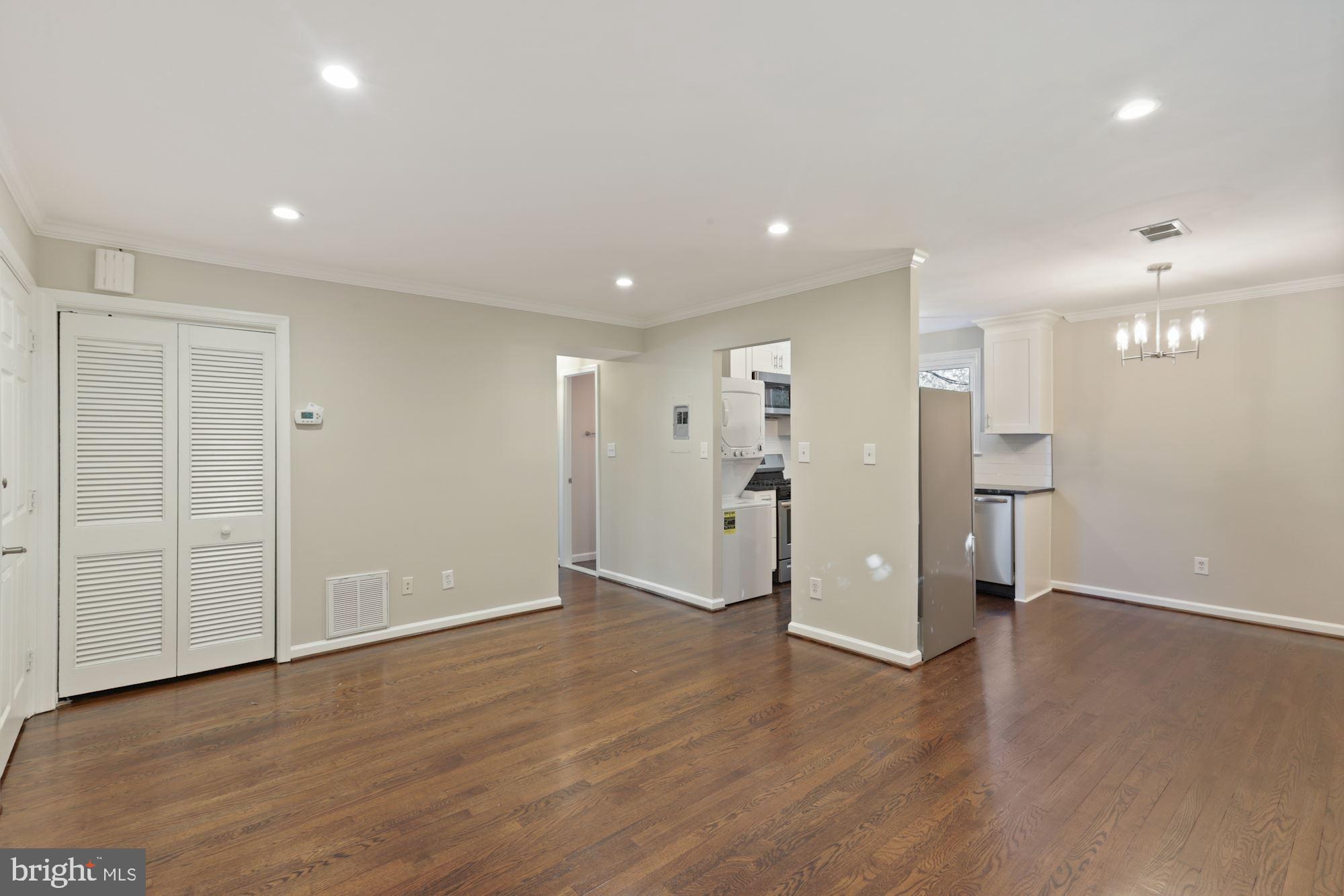 504 E ALEXANDRIA AVENUE 4