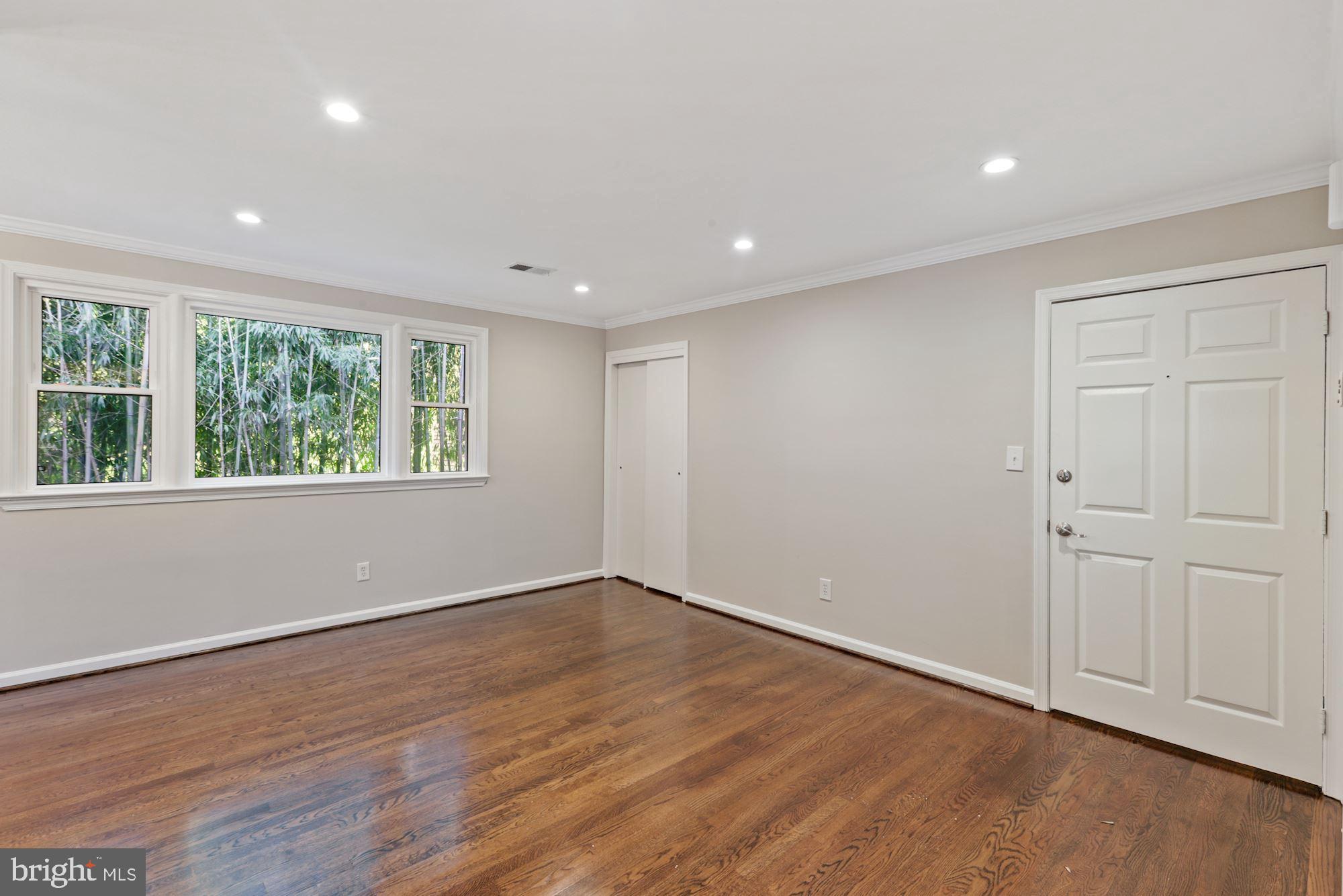 504 E ALEXANDRIA AVENUE 4