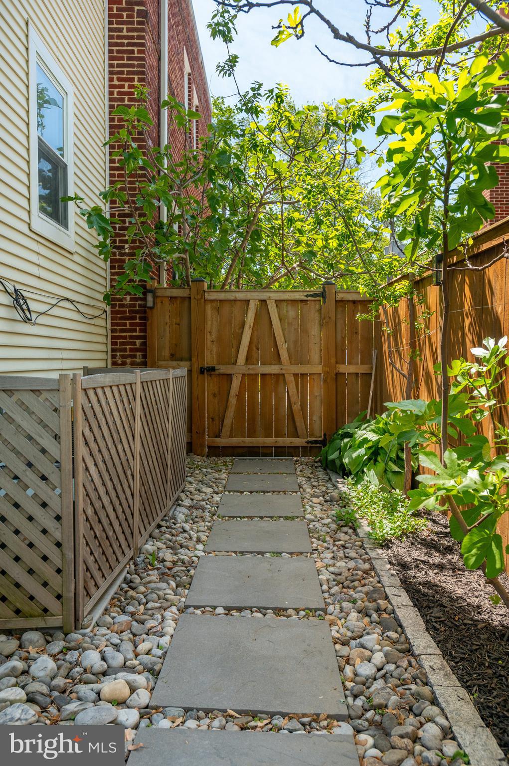 414 E BELLEFONTE AVENUE