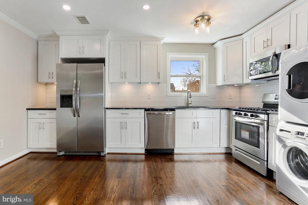 504 E ALEXANDRIA AVENUE Unit: 2