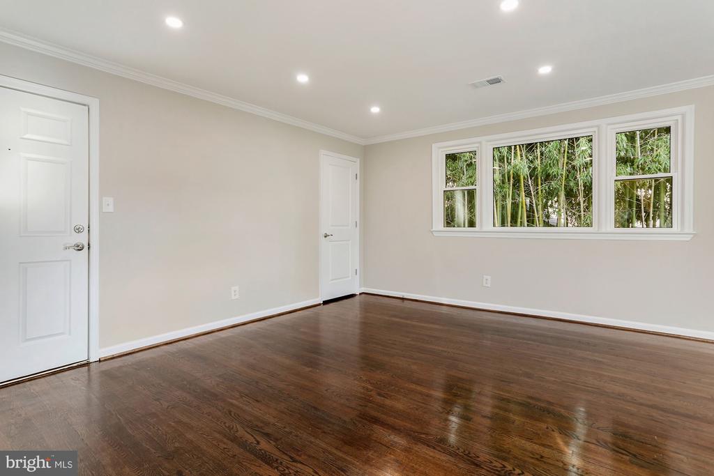 504 E ALEXANDRIA AVENUE Unit: 2