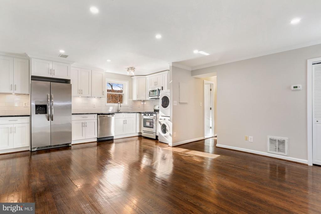 504 E ALEXANDRIA AVENUE Unit: 2