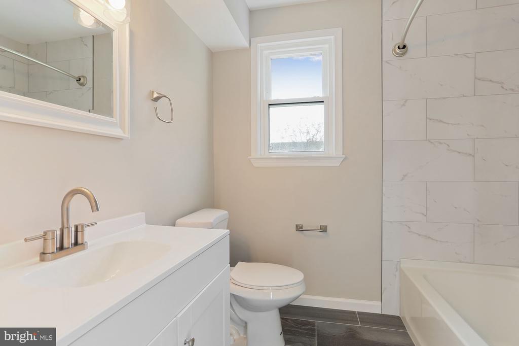 504 E ALEXANDRIA AVENUE Unit: 2