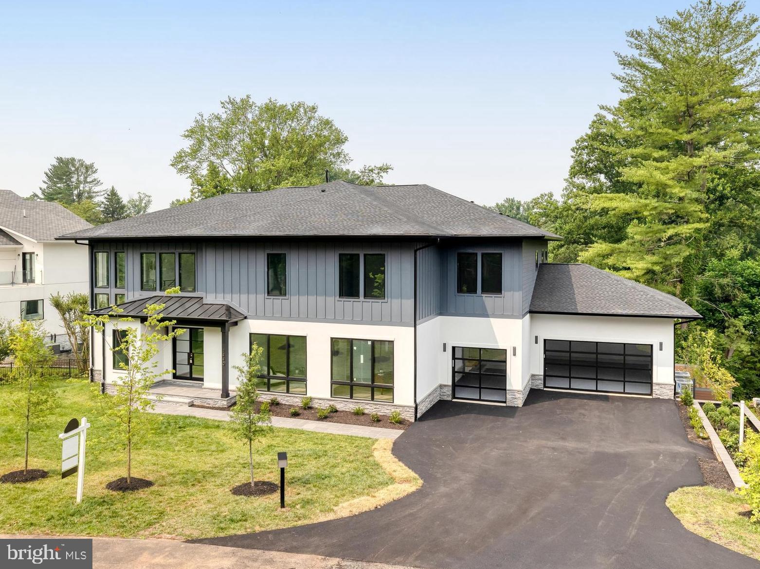 1440 OAKVIEW DRIVE