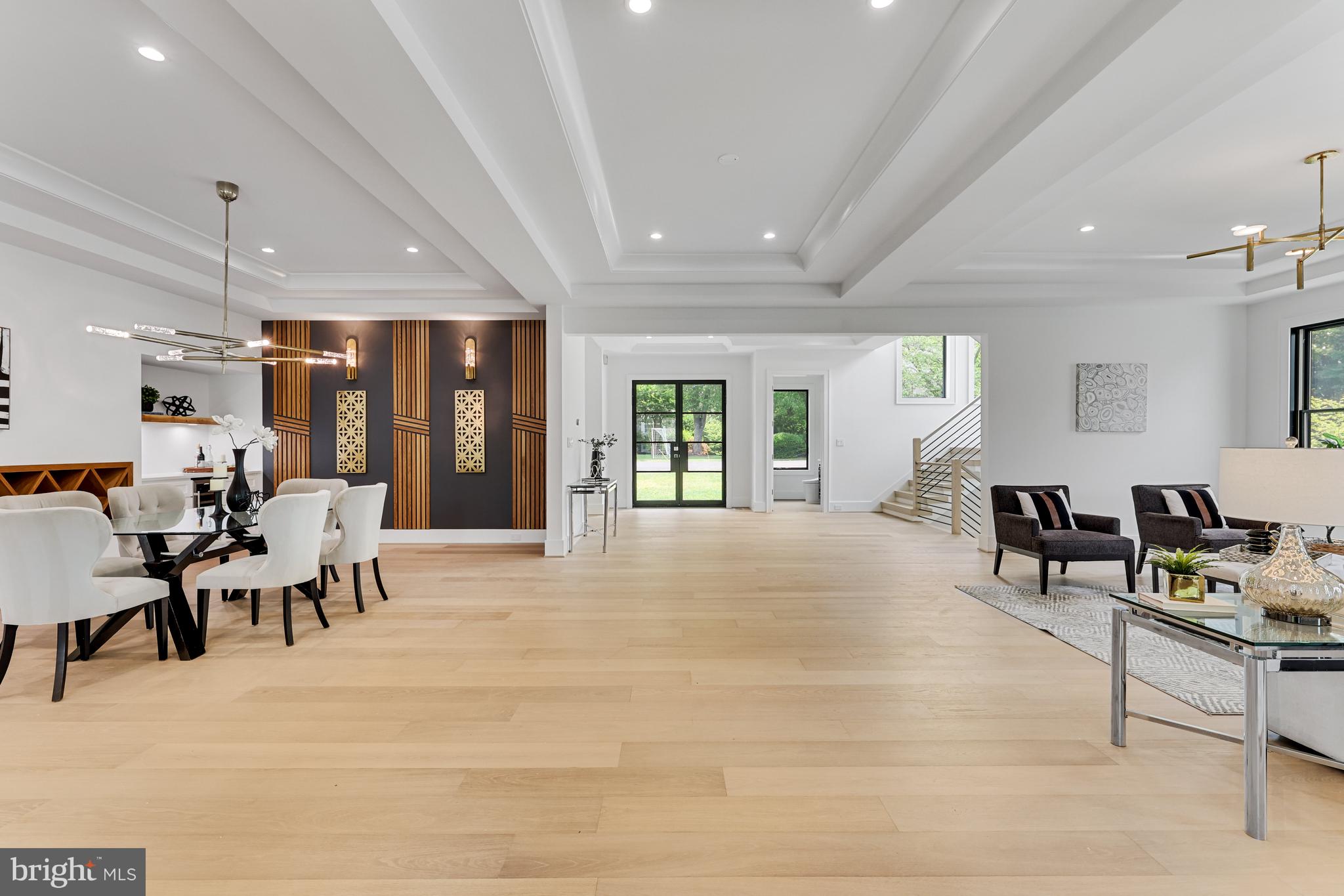 1440 OAKVIEW DRIVE