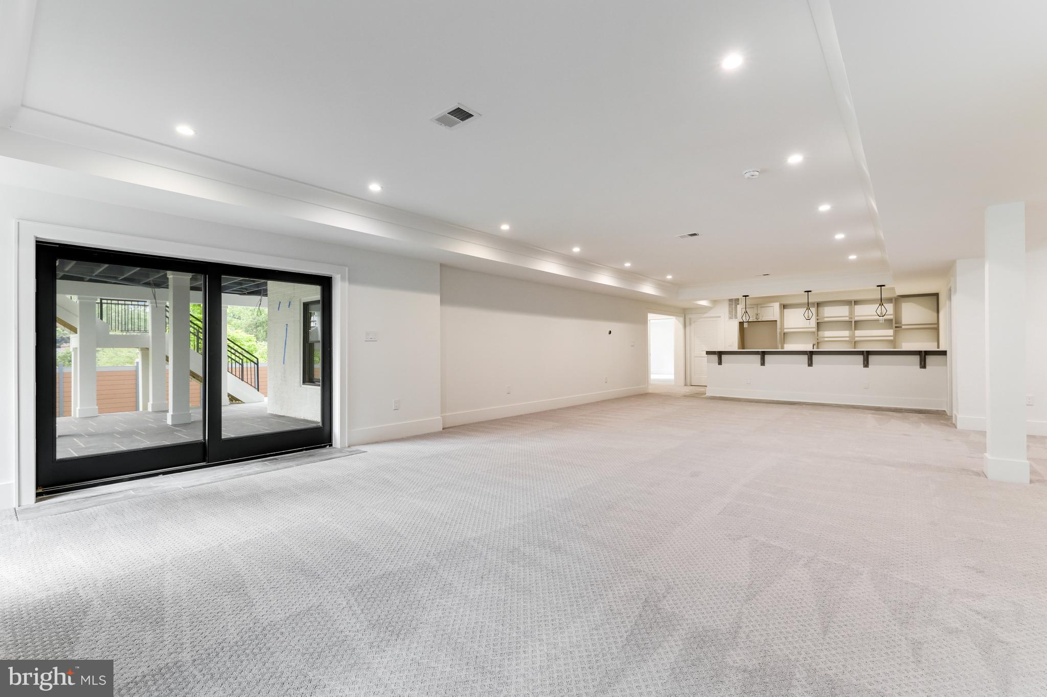 1440 OAKVIEW DRIVE