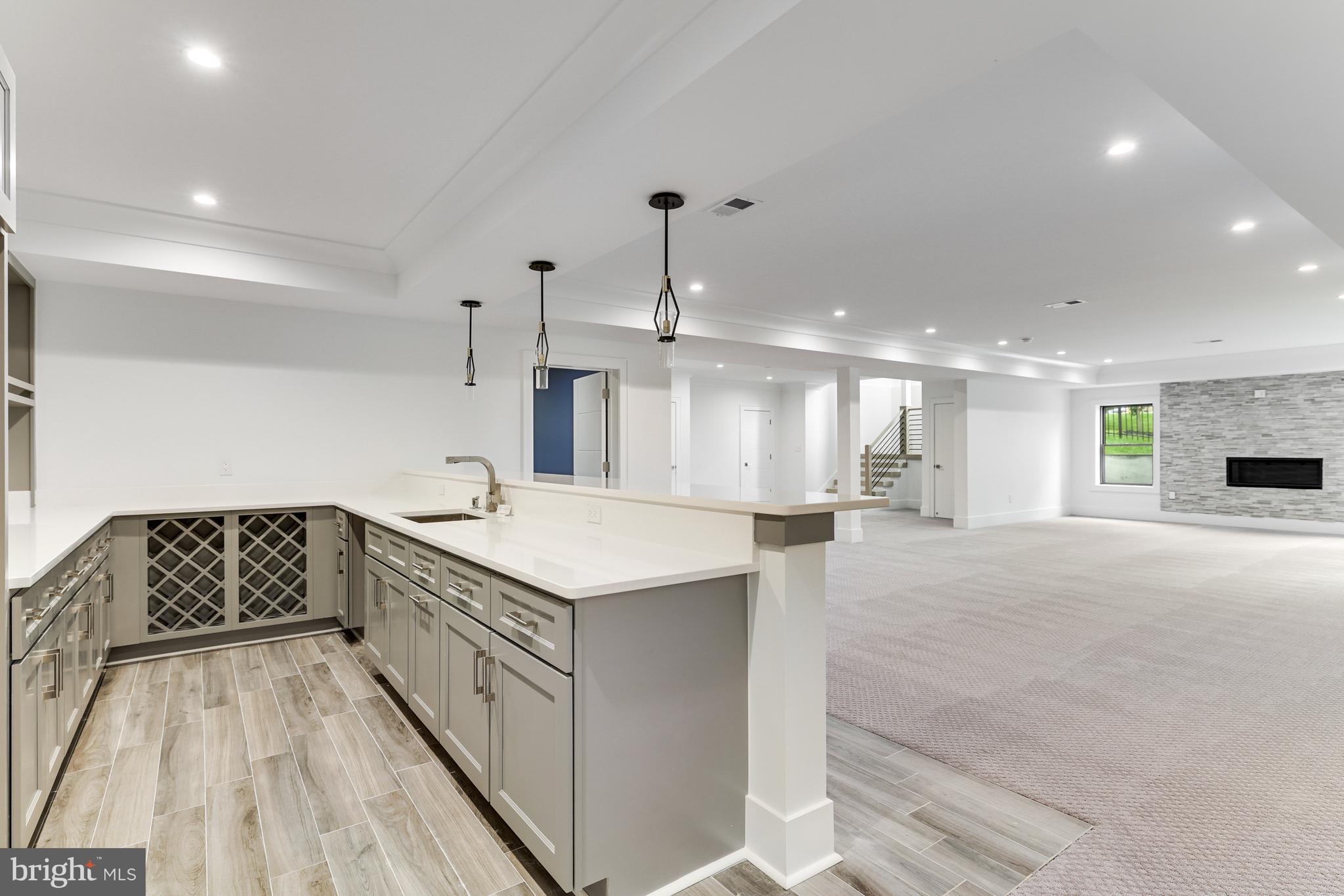 1440 OAKVIEW DRIVE