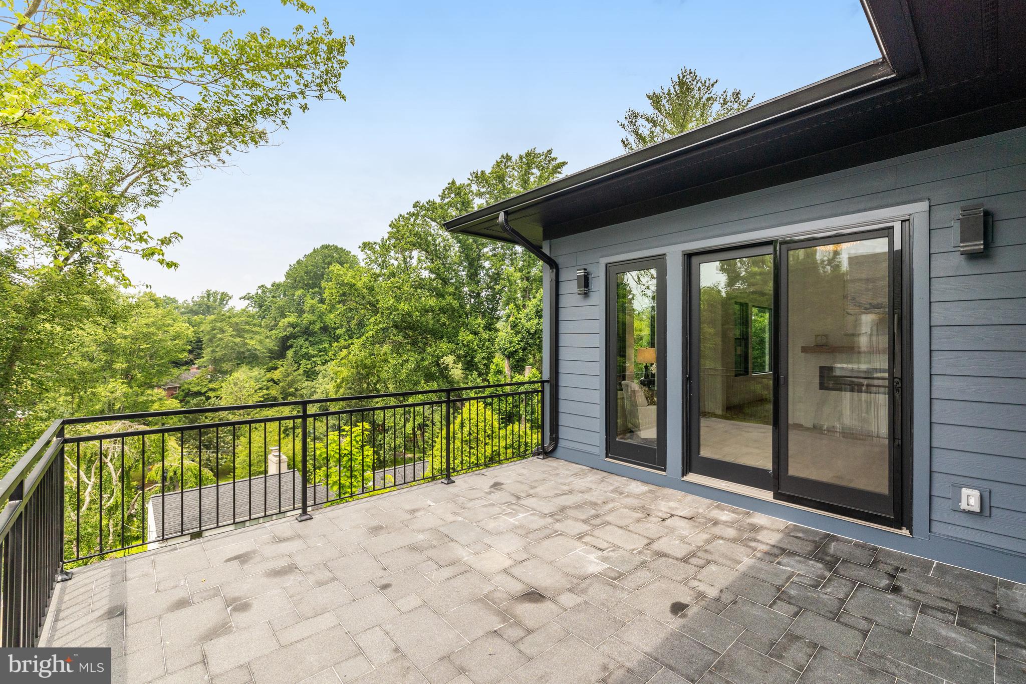 1440 OAKVIEW DRIVE