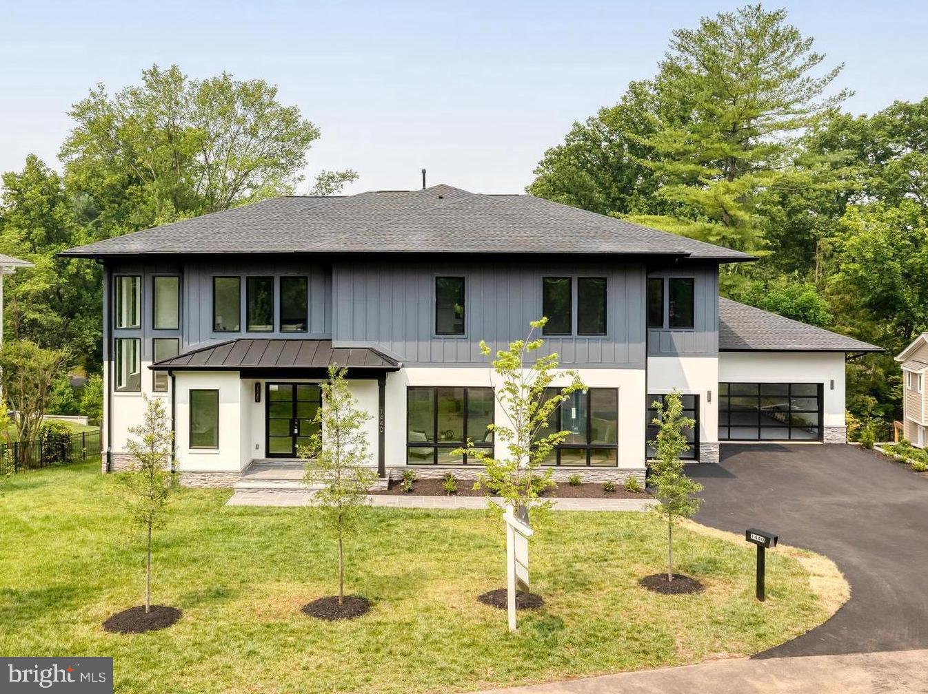 1440 OAKVIEW DRIVE