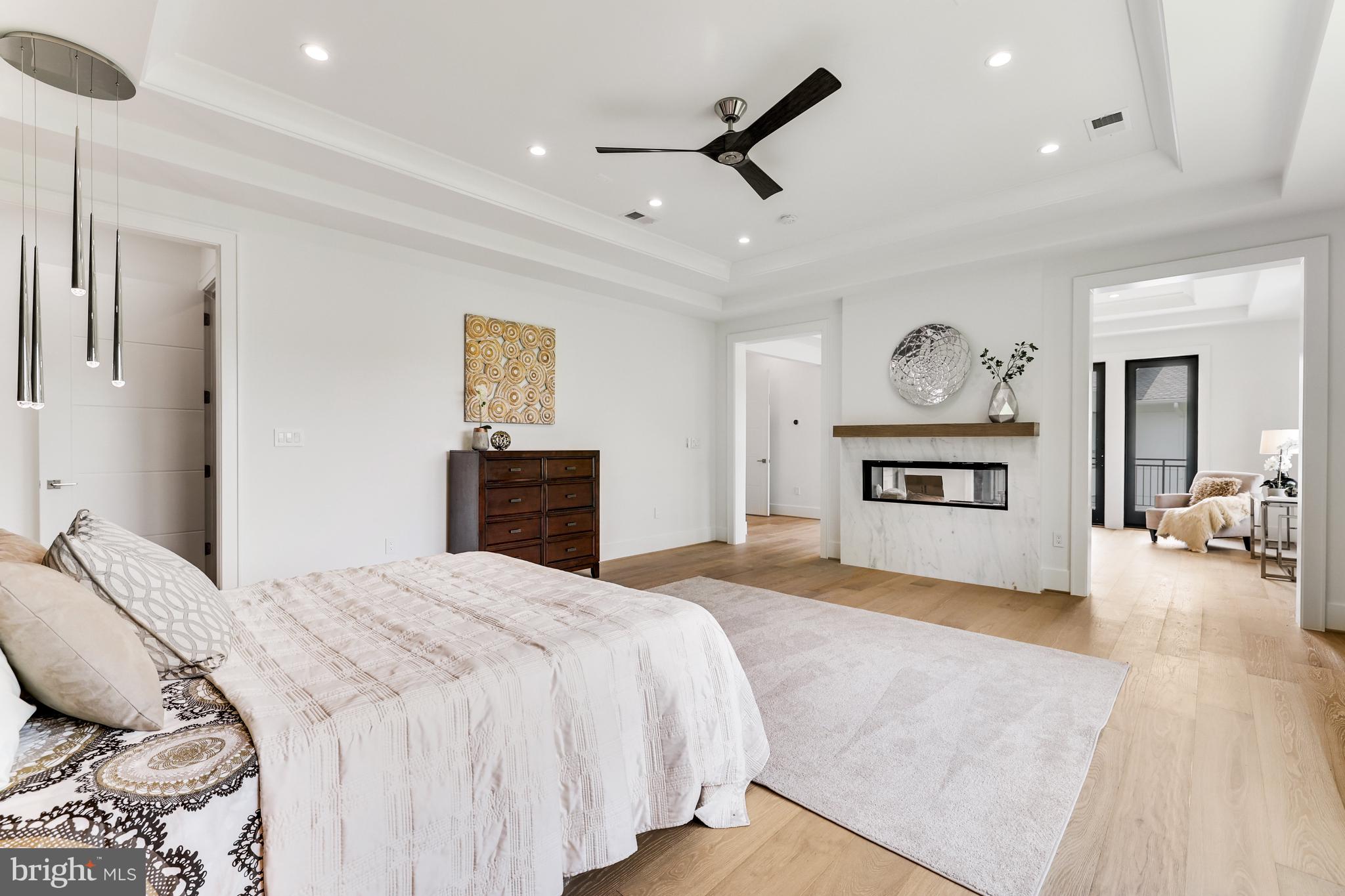 1440 OAKVIEW DRIVE