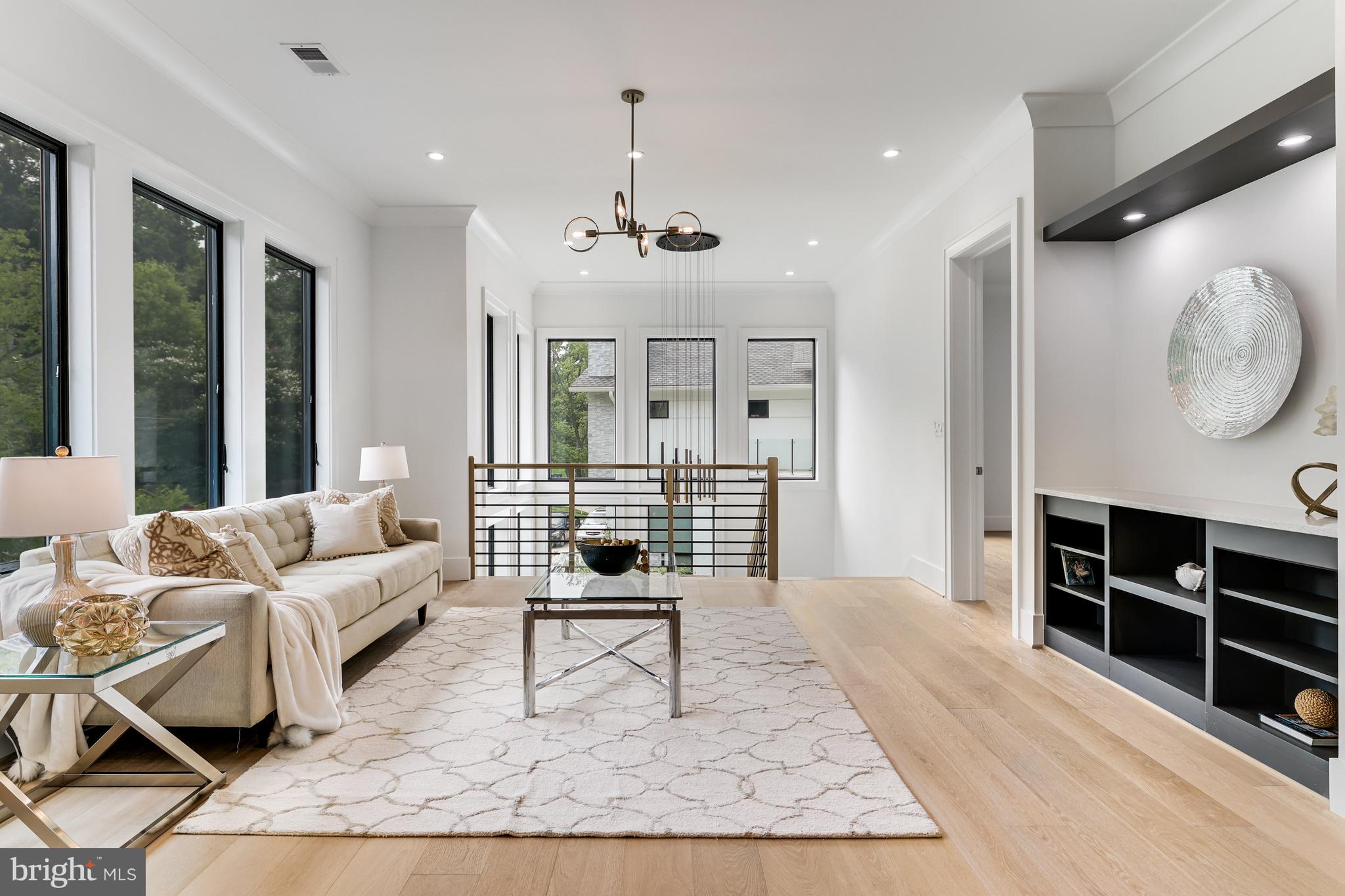 1440 OAKVIEW DRIVE