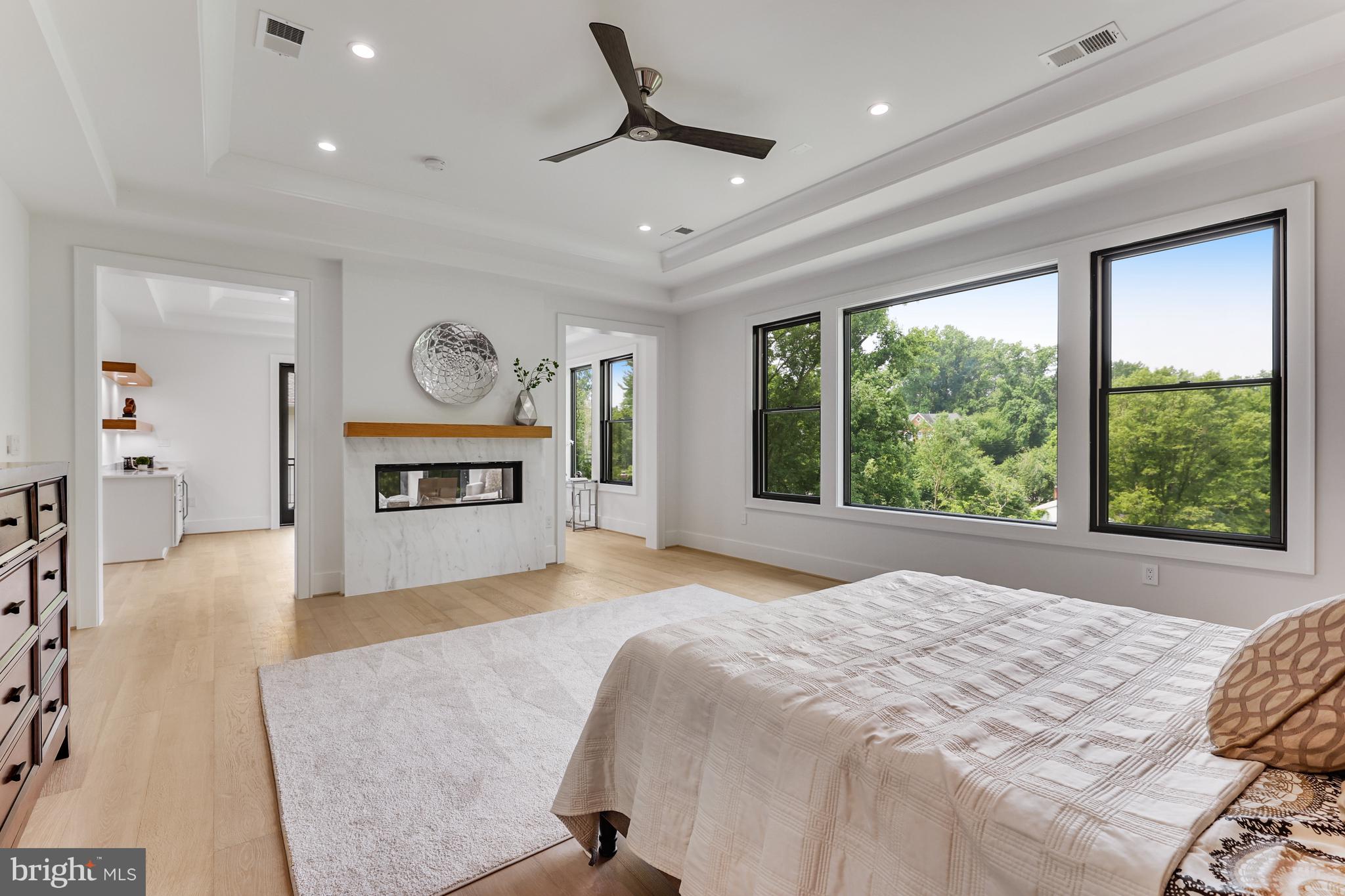 1440 OAKVIEW DRIVE