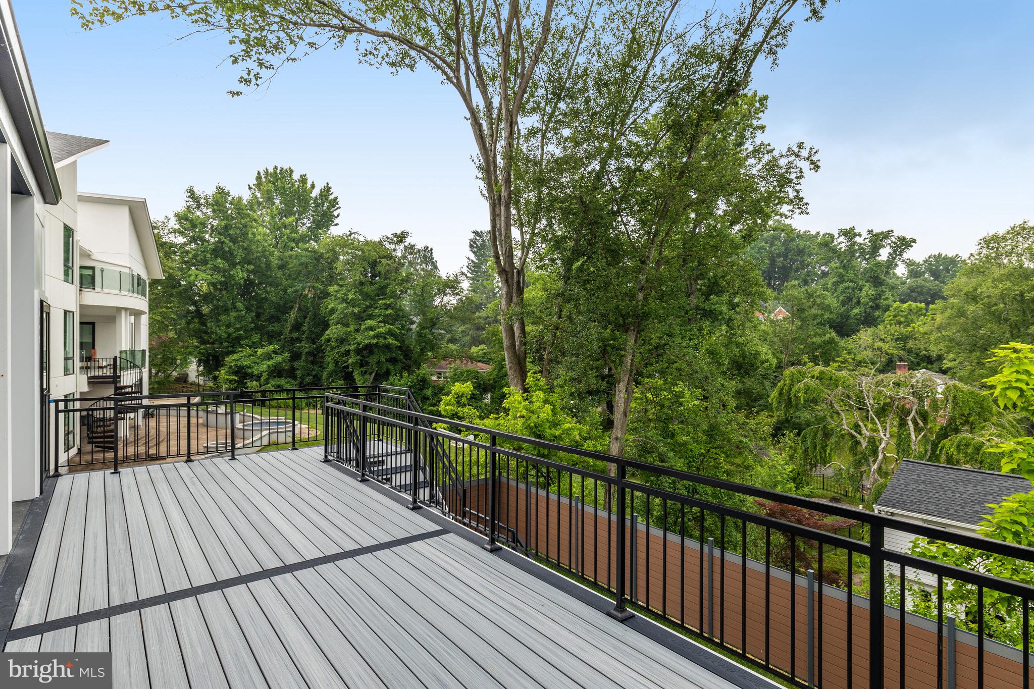 1440 OAKVIEW DRIVE