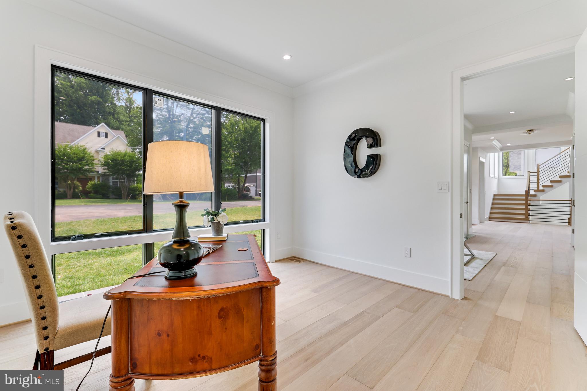 1440 OAKVIEW DRIVE