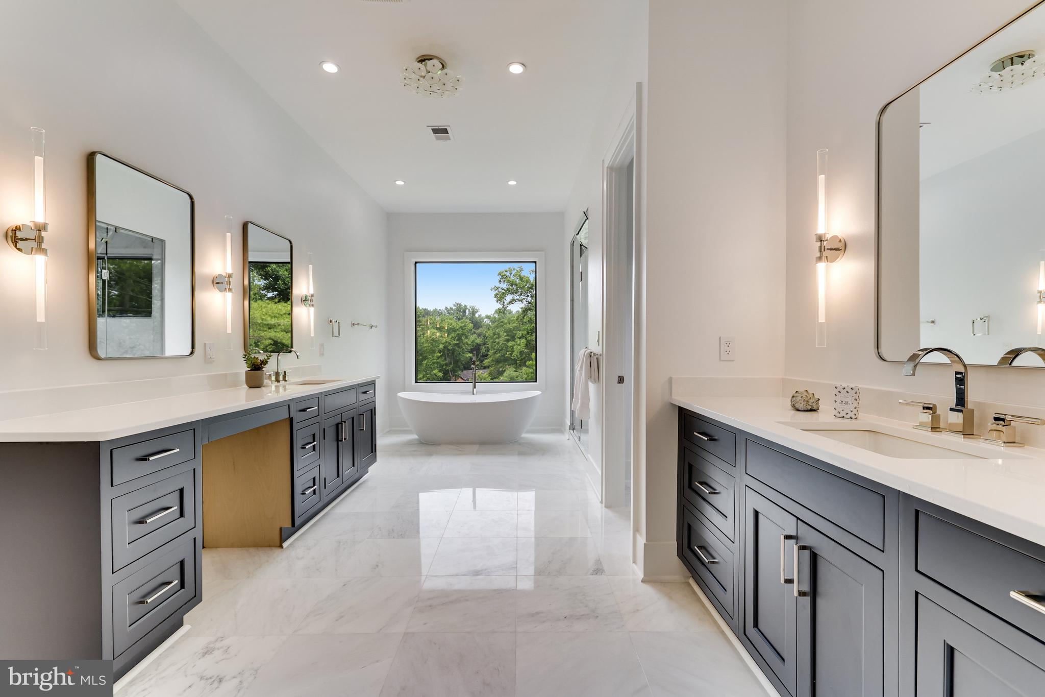1440 OAKVIEW DRIVE