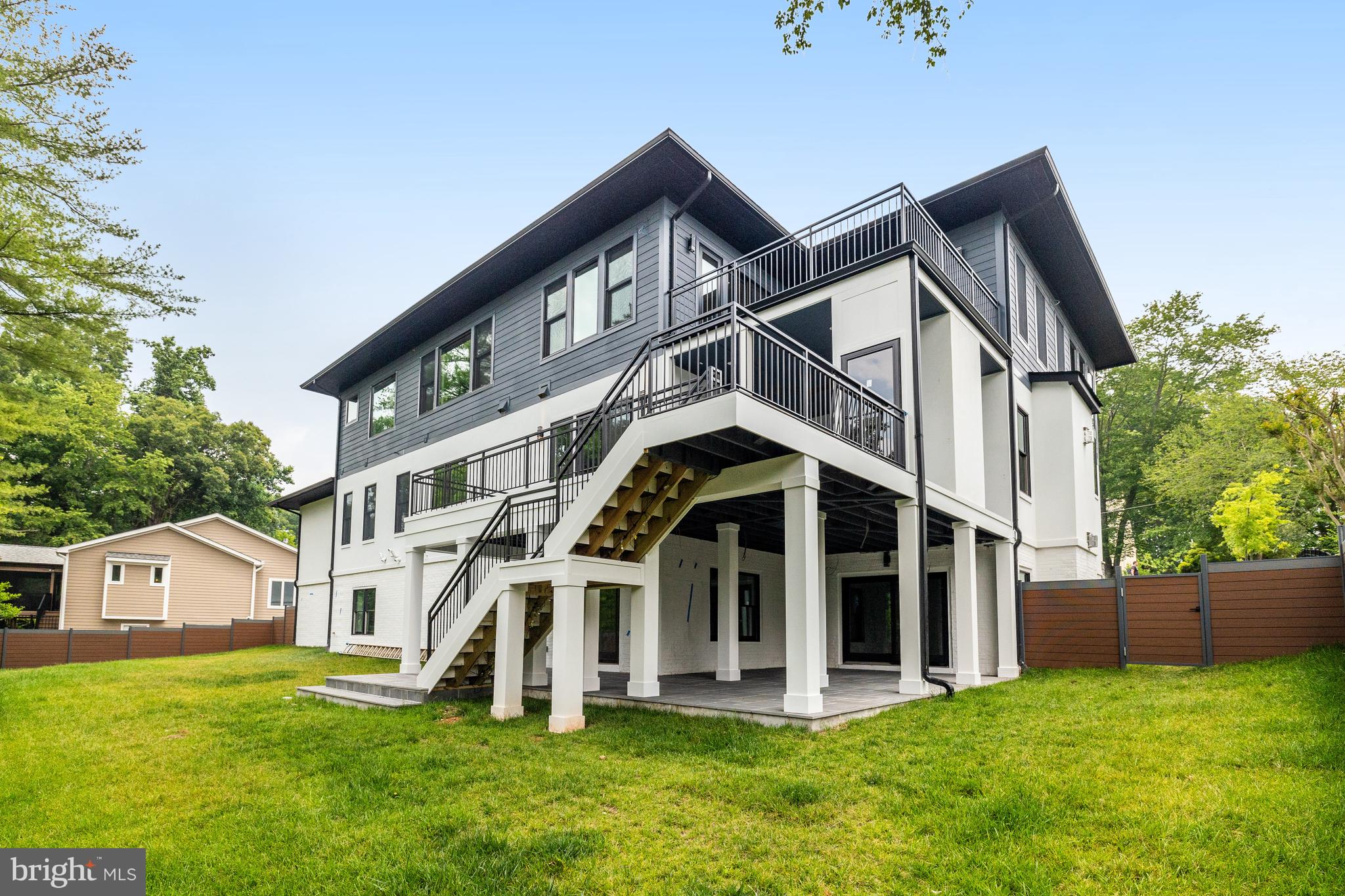1440 OAKVIEW DRIVE