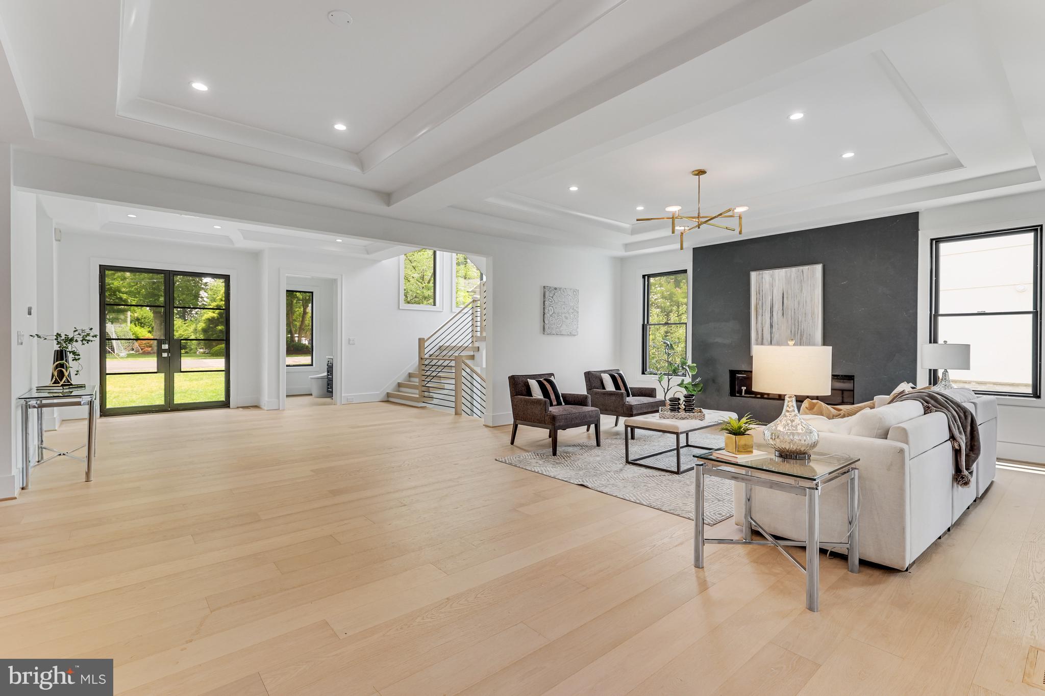 1440 OAKVIEW DRIVE
