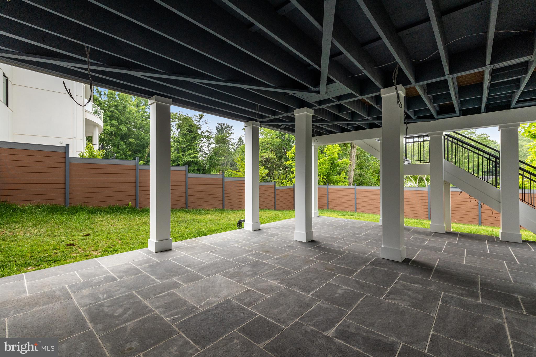 1440 OAKVIEW DRIVE