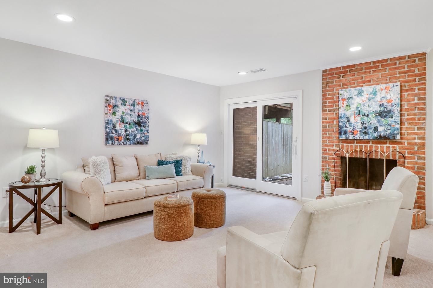 2864 SUTTON OAKS LANE