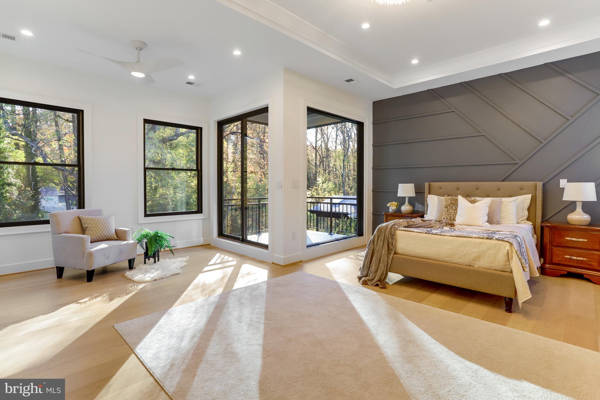 1564 Forest Villa LANE