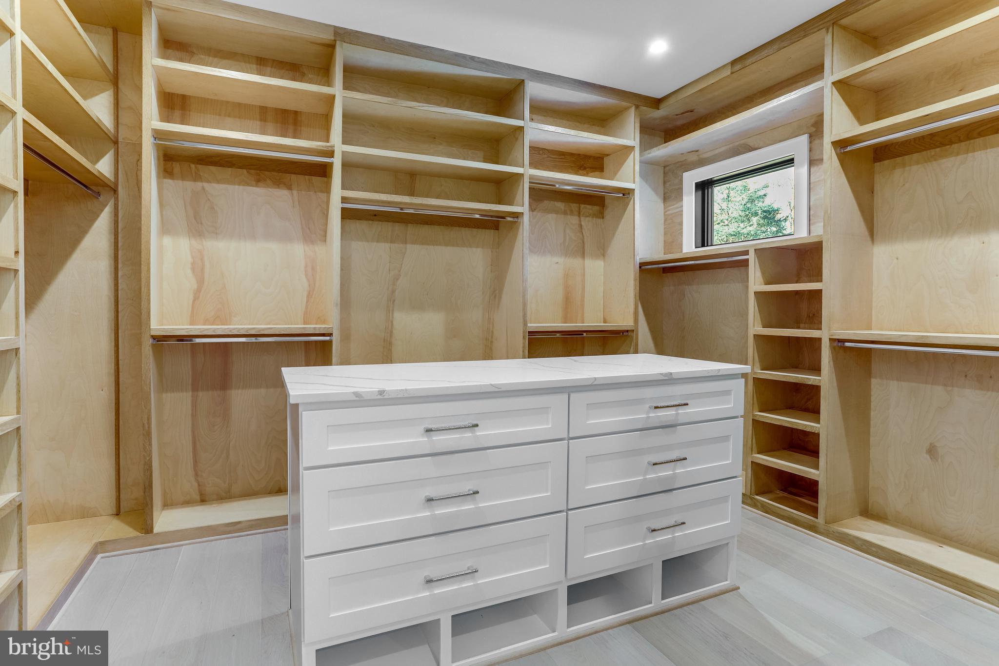 1564 Forest Villa LANE
