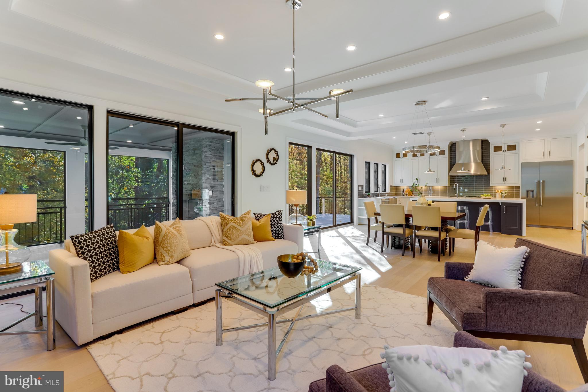 1564 Forest Villa LANE