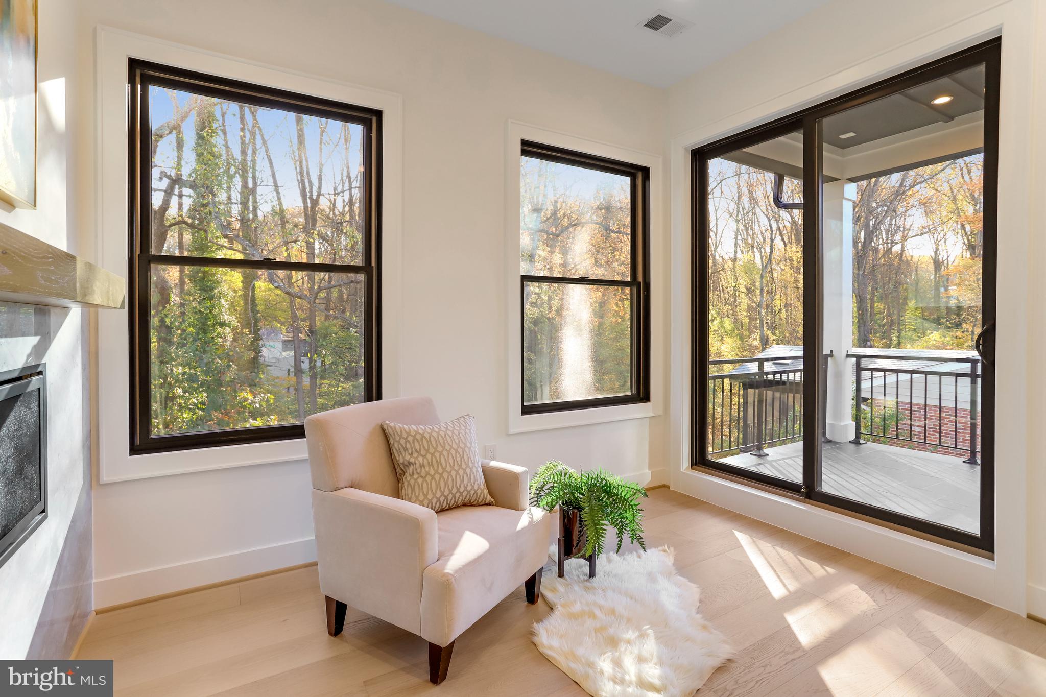 1564 Forest Villa LANE