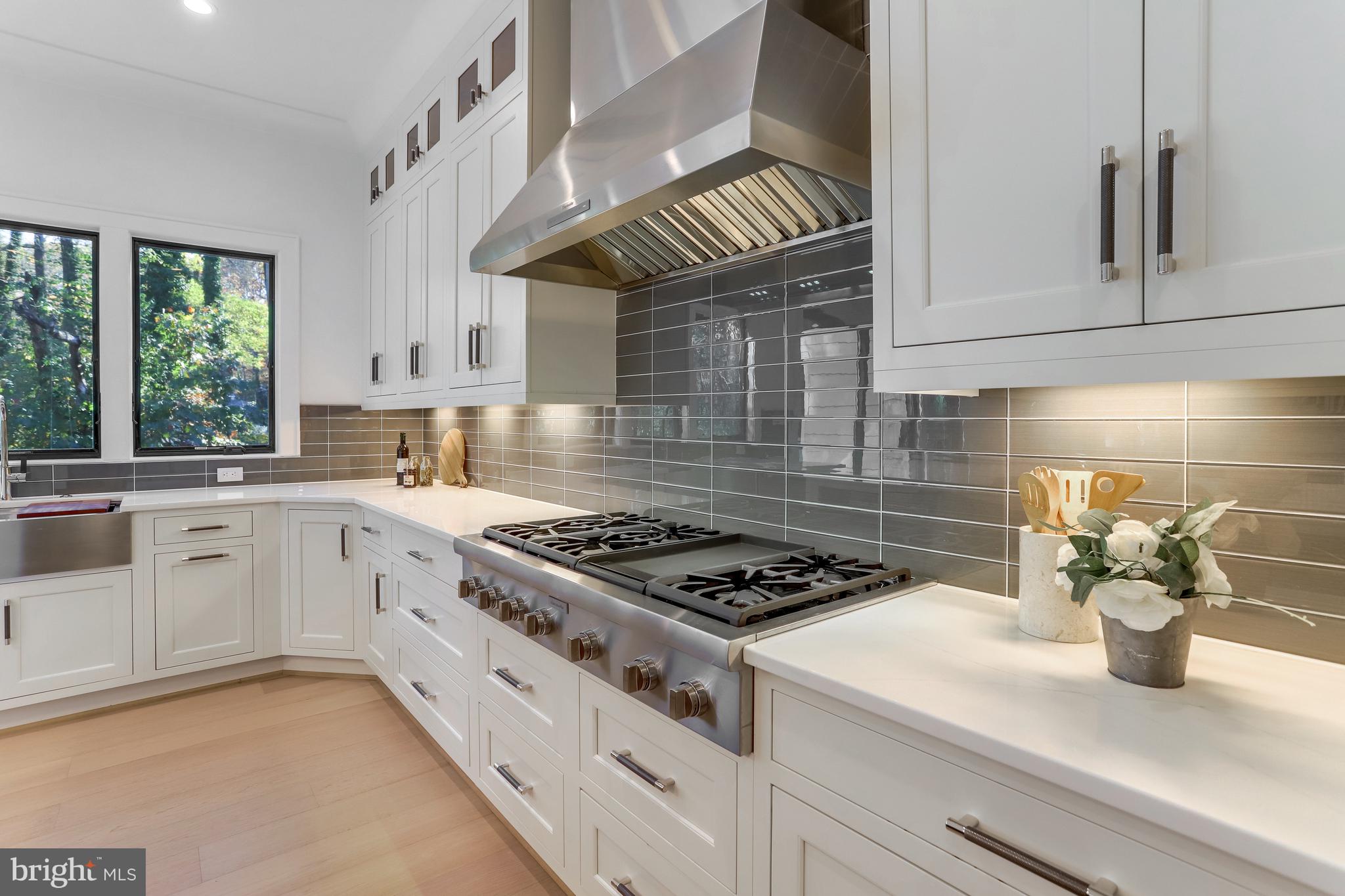1564 Forest Villa LANE