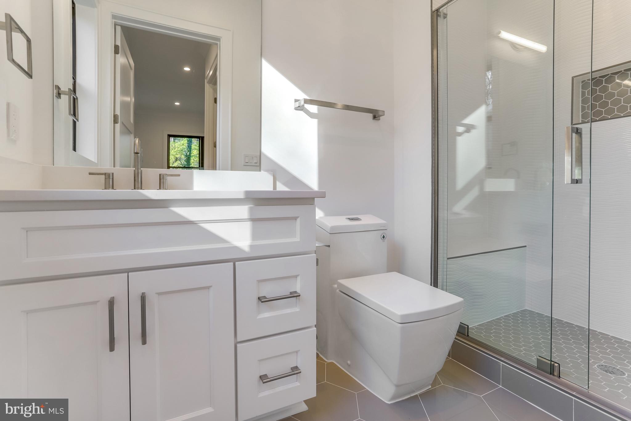 1564 Forest Villa LANE