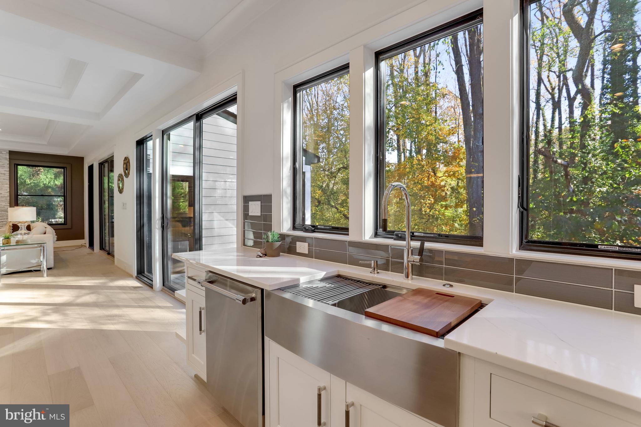 1564 Forest Villa LANE