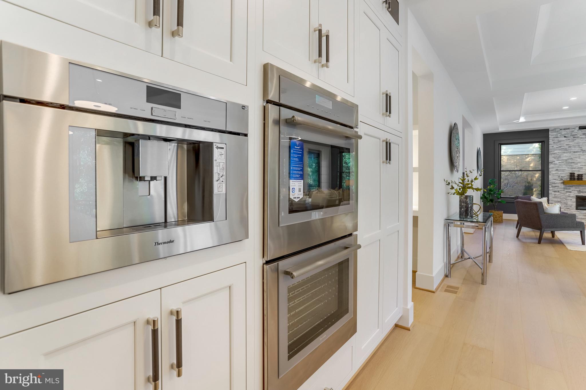 1564 Forest Villa LANE