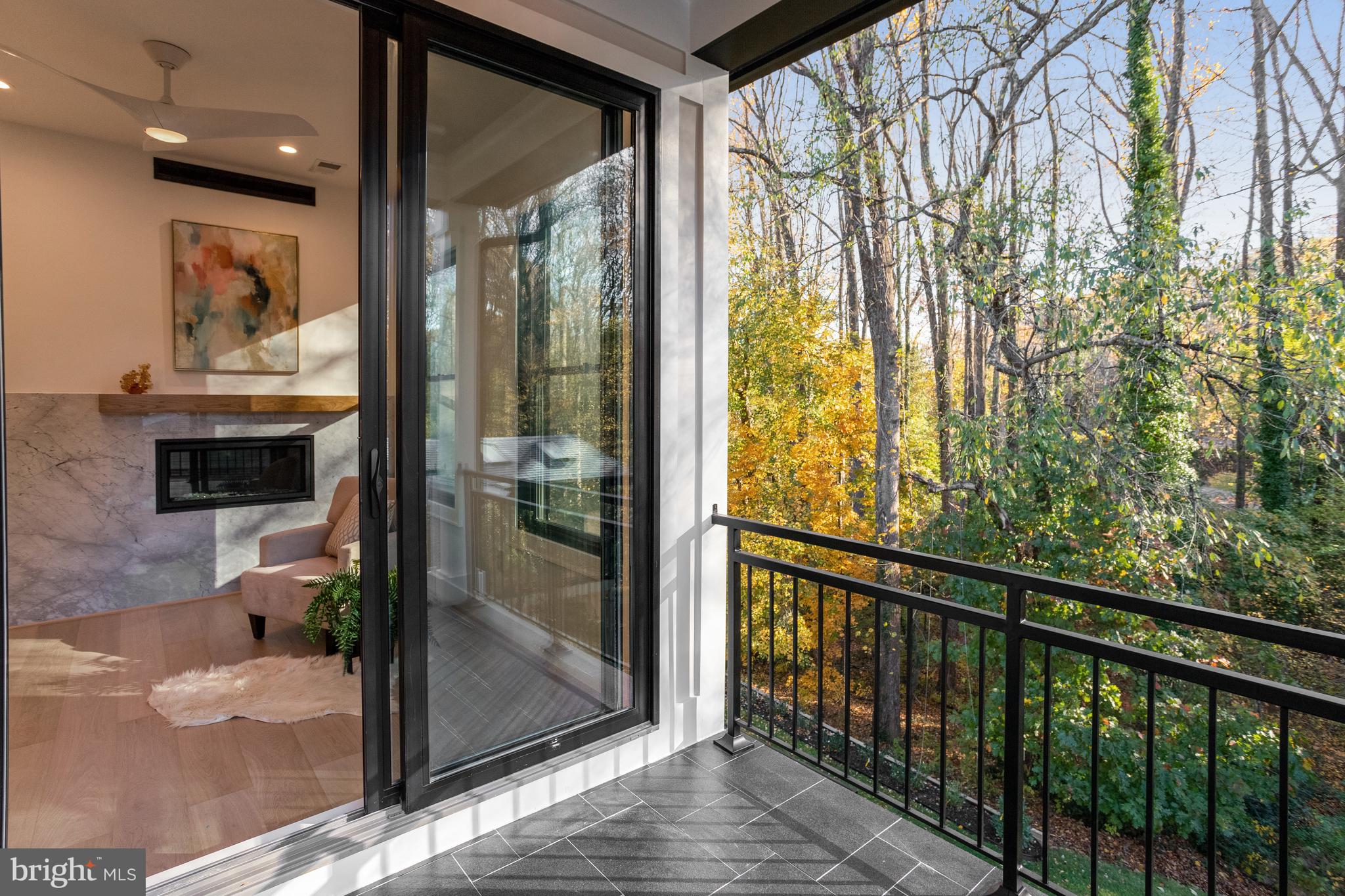 1564 Forest Villa LANE