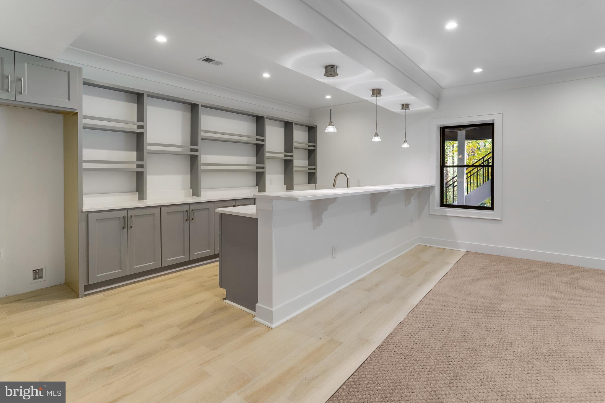 1564 Forest Villa LANE