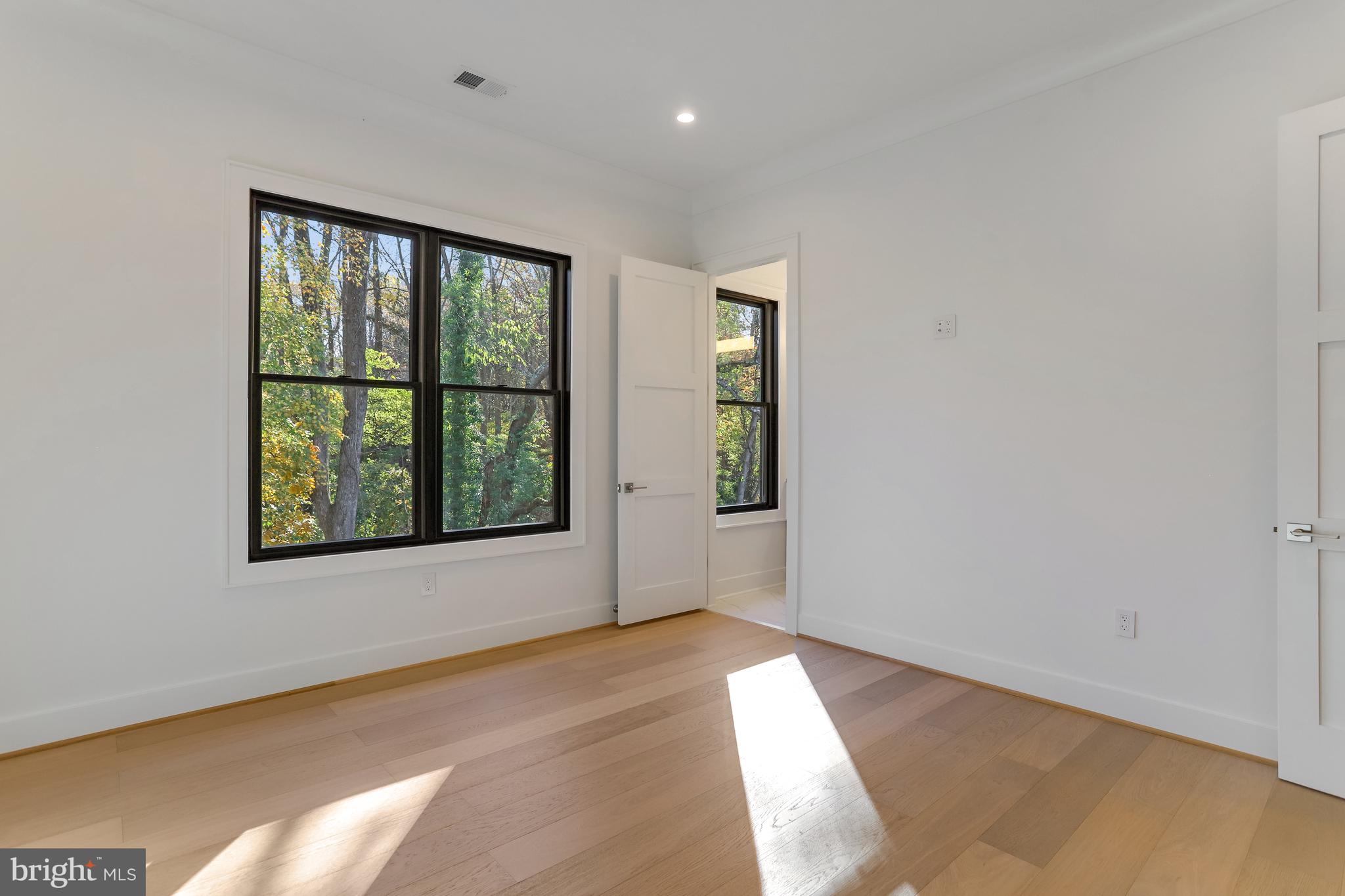 1564 Forest Villa LANE