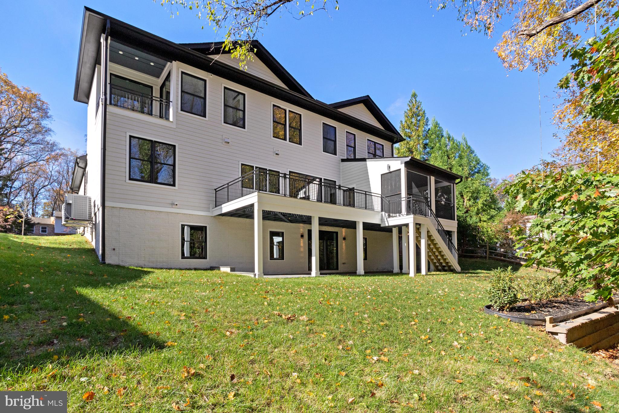 1564 Forest Villa LANE