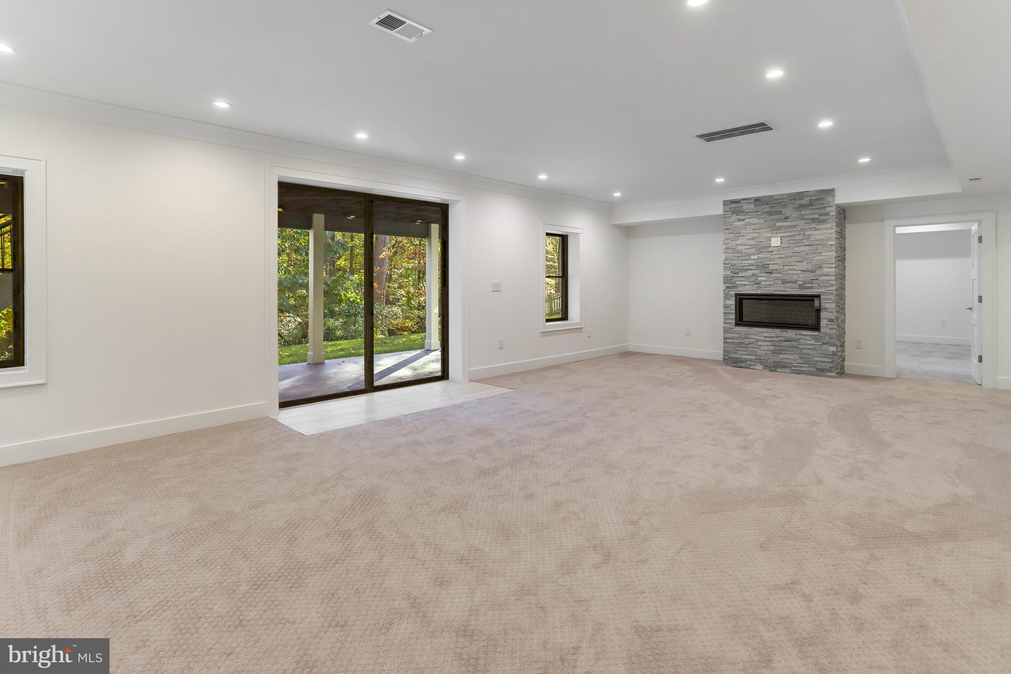 1564 Forest Villa LANE