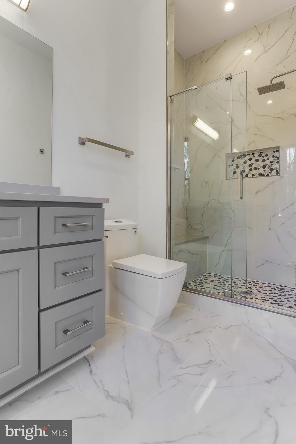 1564 Forest Villa LANE