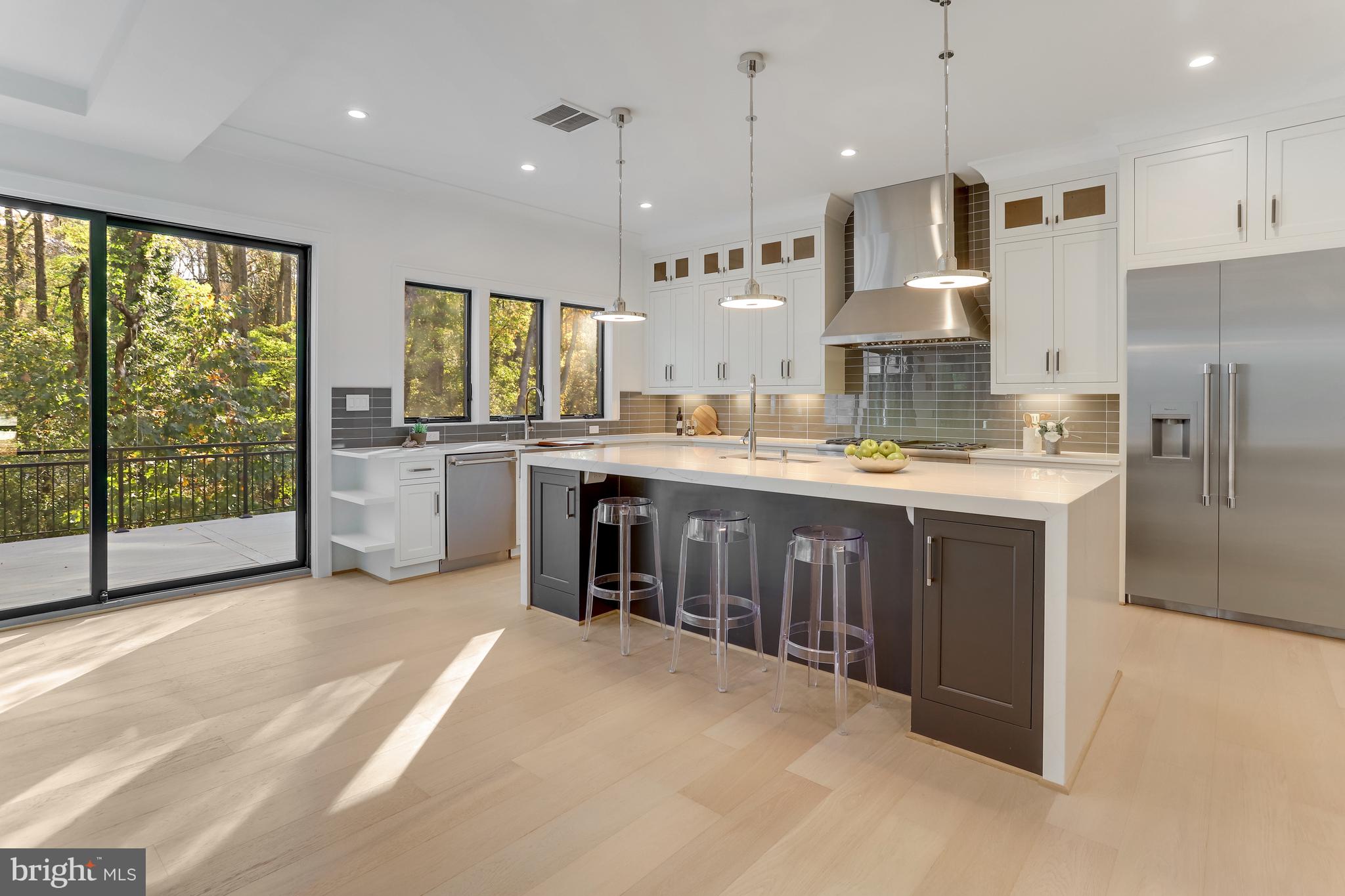 1564 Forest Villa LANE