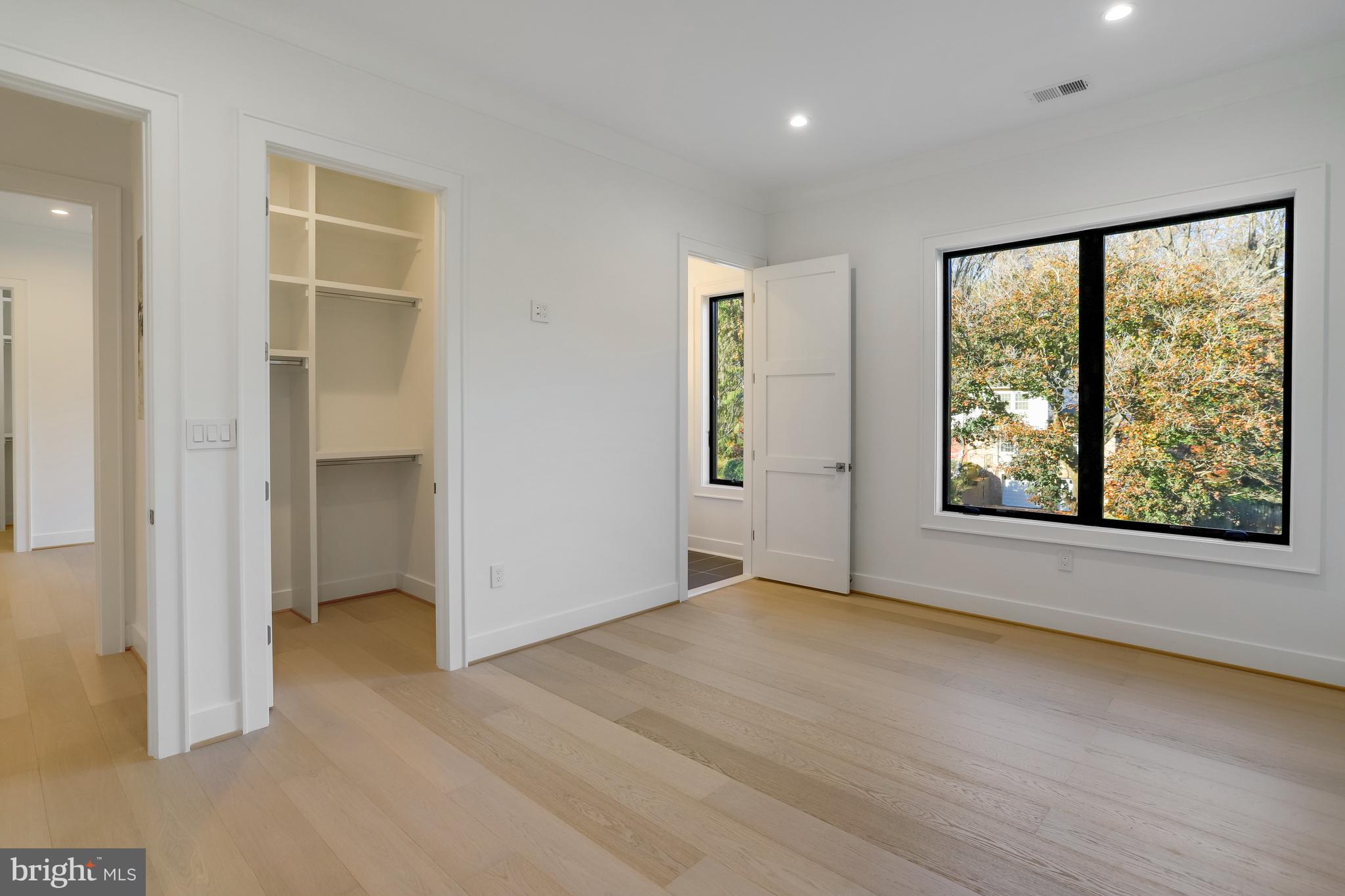 1564 Forest Villa LANE