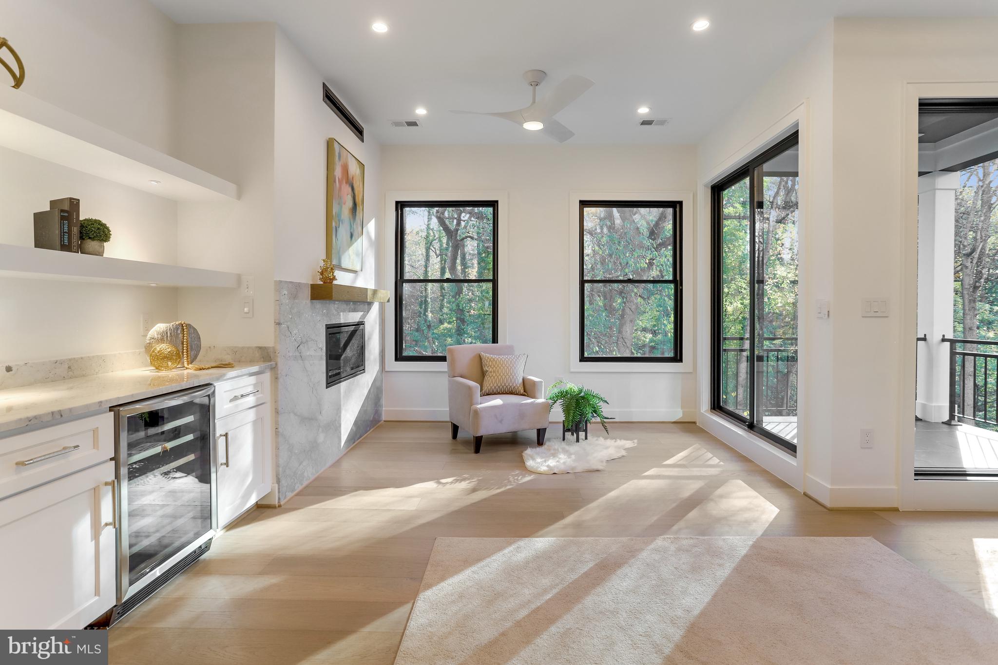 1564 Forest Villa LANE