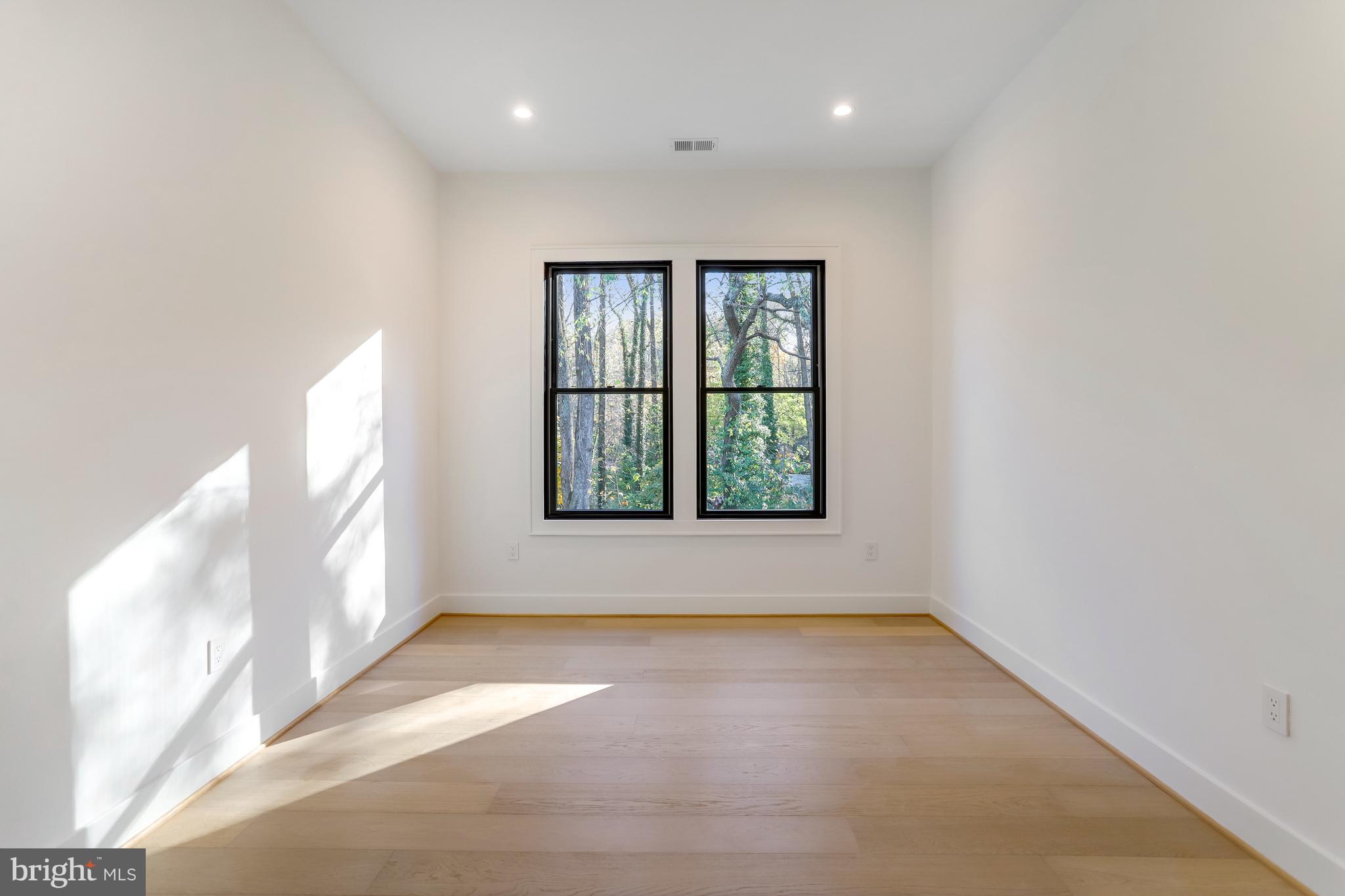 1564 Forest Villa LANE
