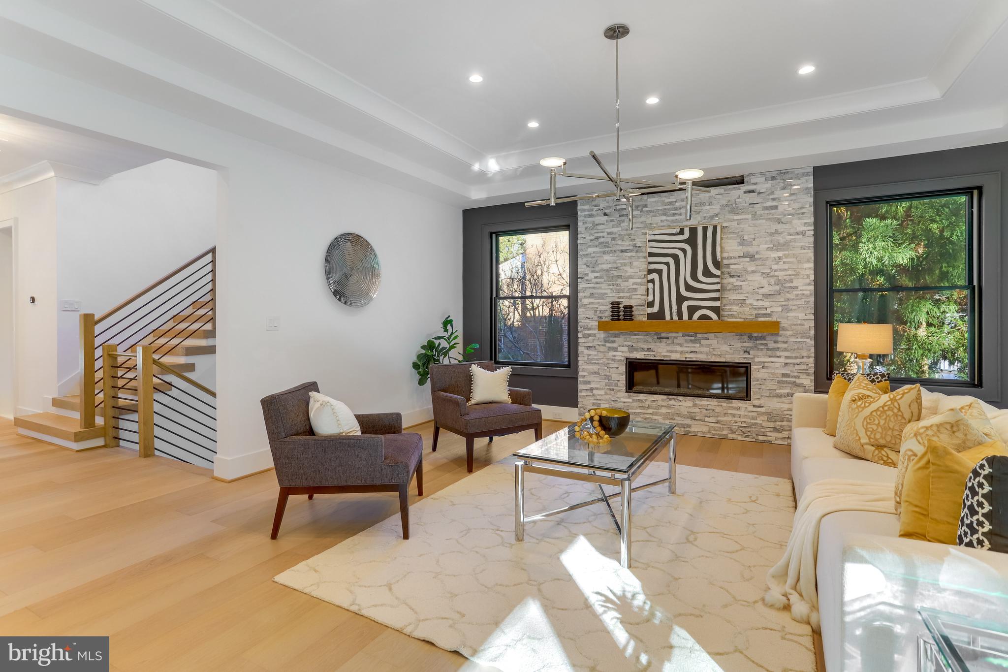1564 Forest Villa LANE