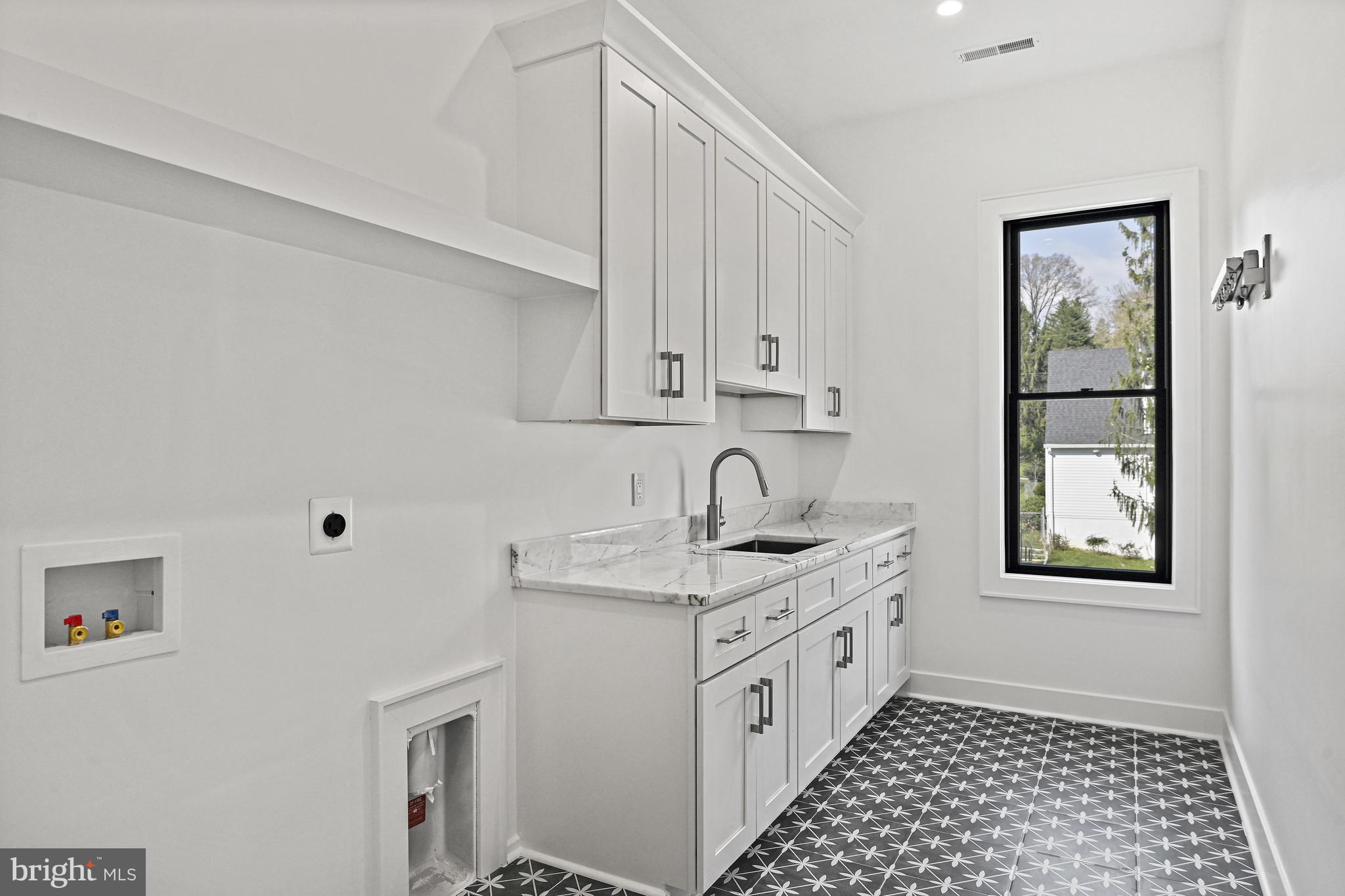 1434 Colleen Ln