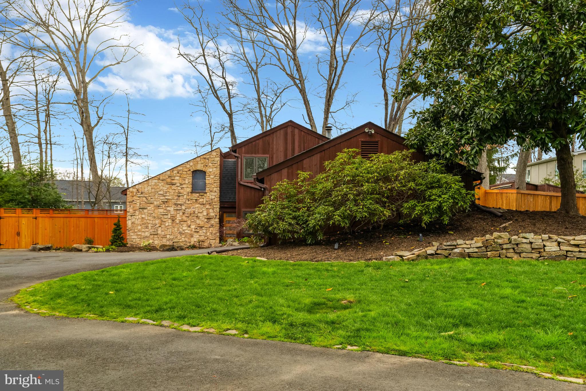 3200 Barkley Dr