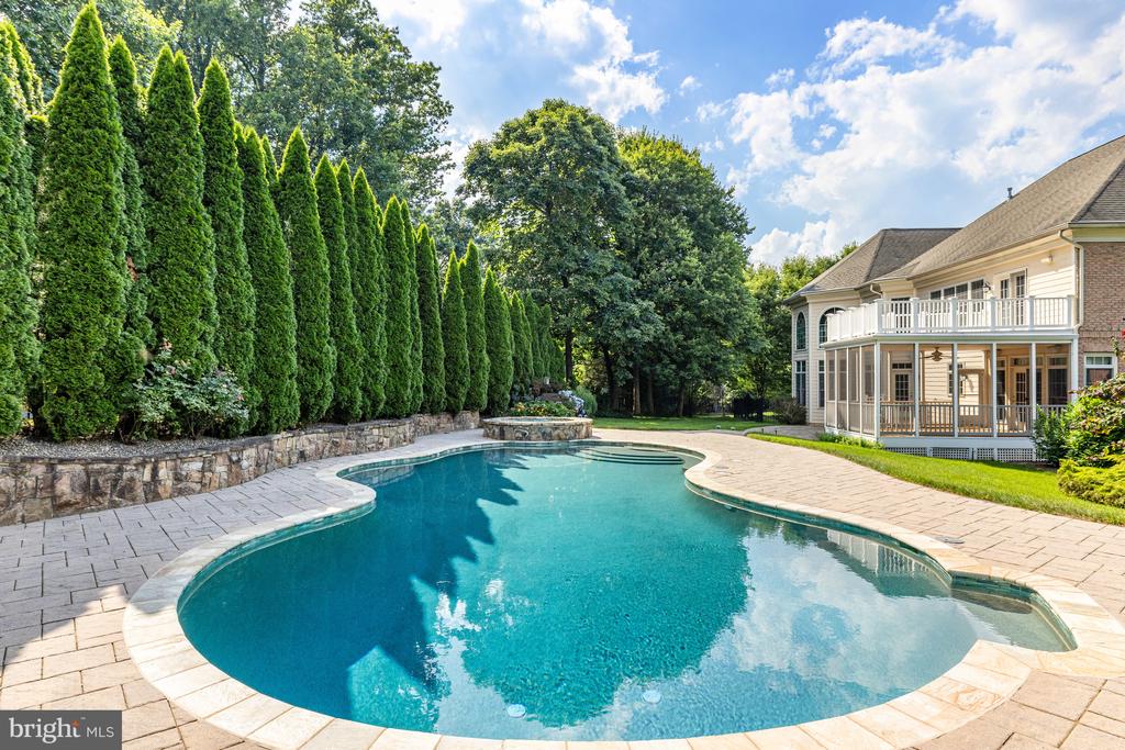 1016 Eaton Dr