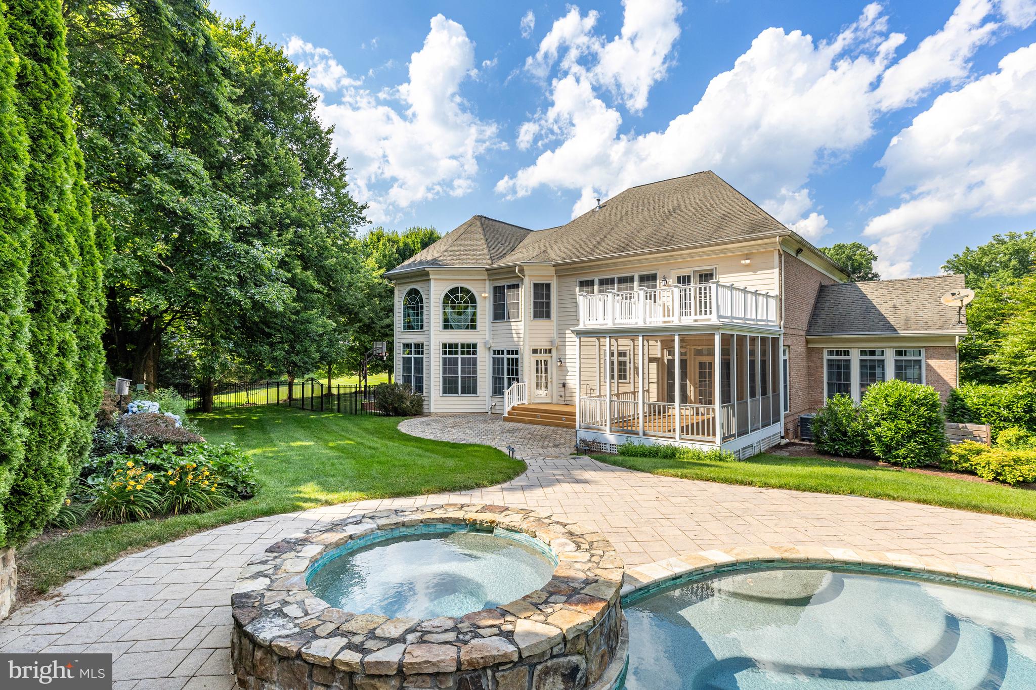 1016 Eaton Dr